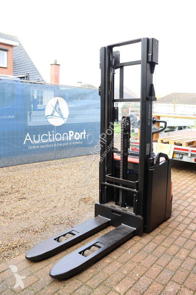 Stacker Toyota SWE200