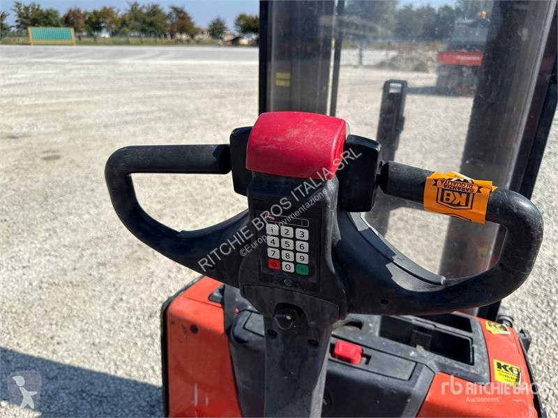 堆垛机 Toyota 8SM14 1400 kg Electric Stacker