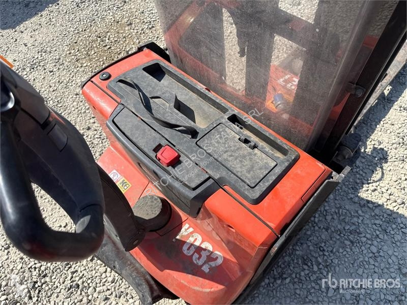 堆垛机 Toyota 8SM12 1200 kg Electric Stacker