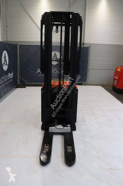 Apilador Cesab SPE160L