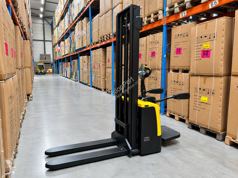Stacker  8402