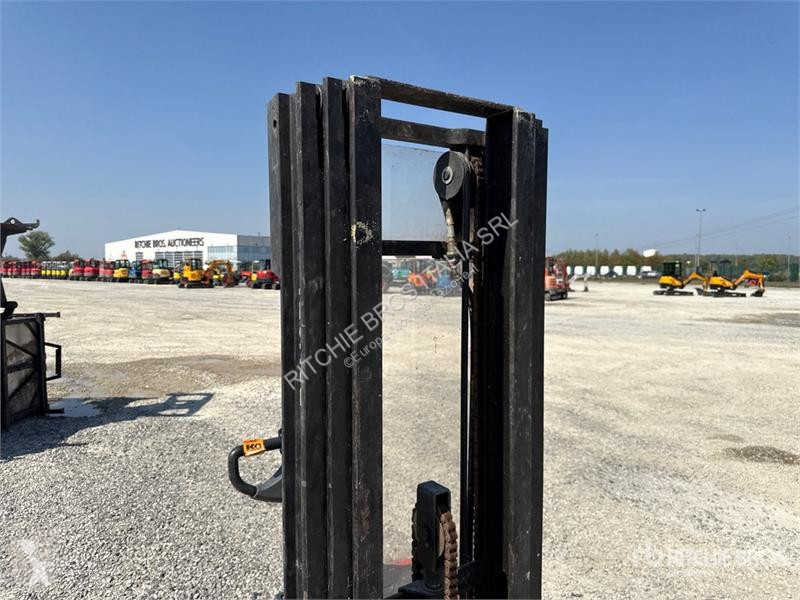 堆垛机 Toyota 8SM14 1400 kg Electric Stacker
