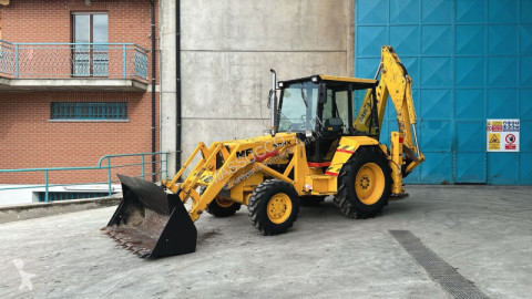 Traktor med grab MF Automation 60HX 4X4