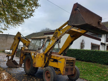 Tractopelle rigide JCB