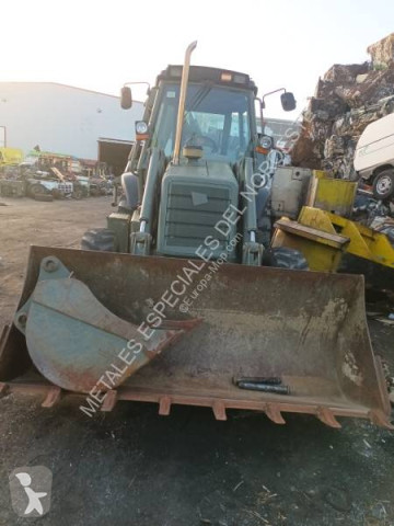 Багер-товарач с твърда рама JCB