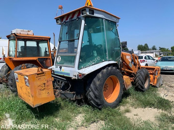 Buldoexcavator rigid