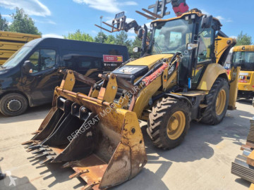 Buldoexcavator Caterpillar