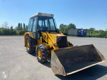 Tractopelle rigide JCB
