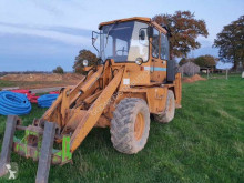 Tractopelle articulé Schaeff SKB902
