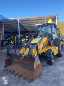 Retroescavadora rígida New Holland usada