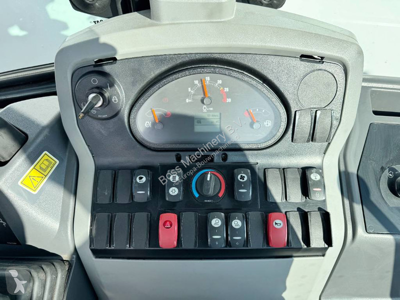 Traktor med grab Caterpillar 424 4WD - Hammer...