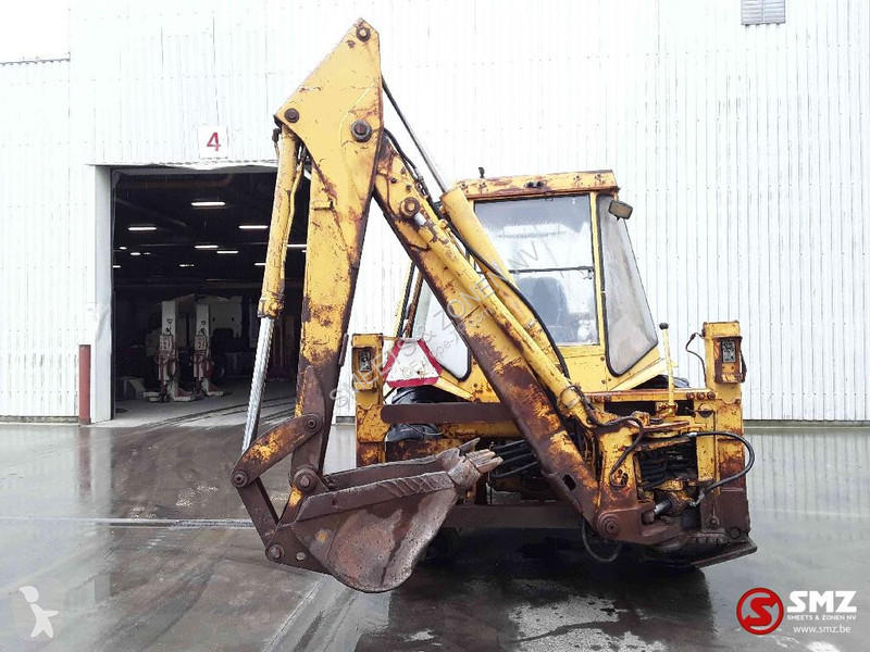 لودر حفار Caterpillar
