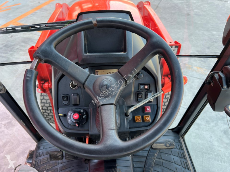 Traktor med grab Kubota B2231