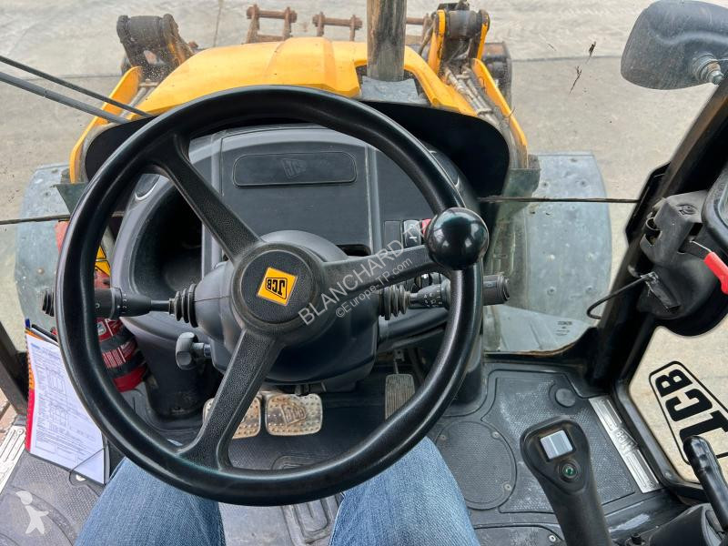 Buldoexcavator JCB