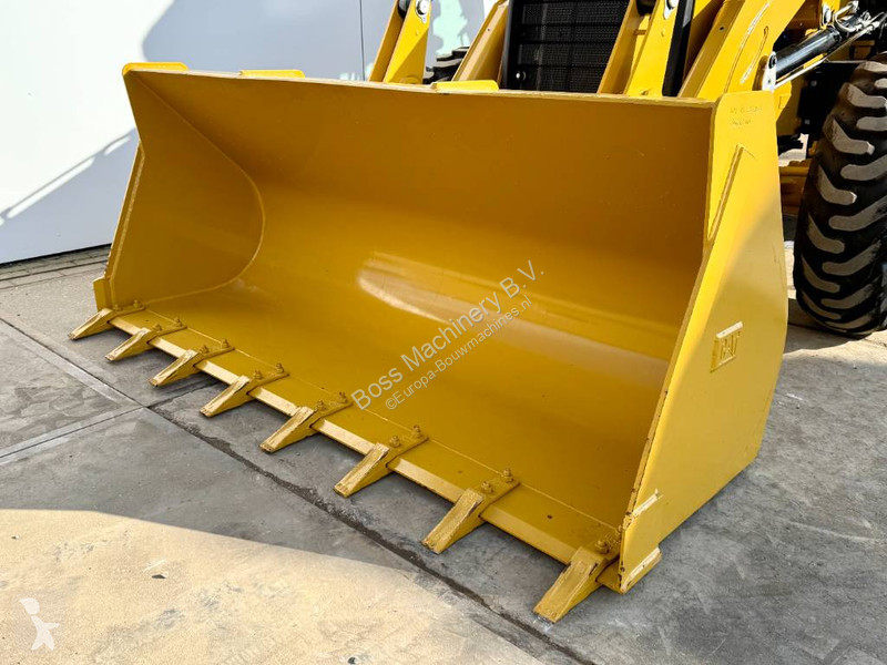 Traktor med grab Caterpillar 424 4WD - Hammer...