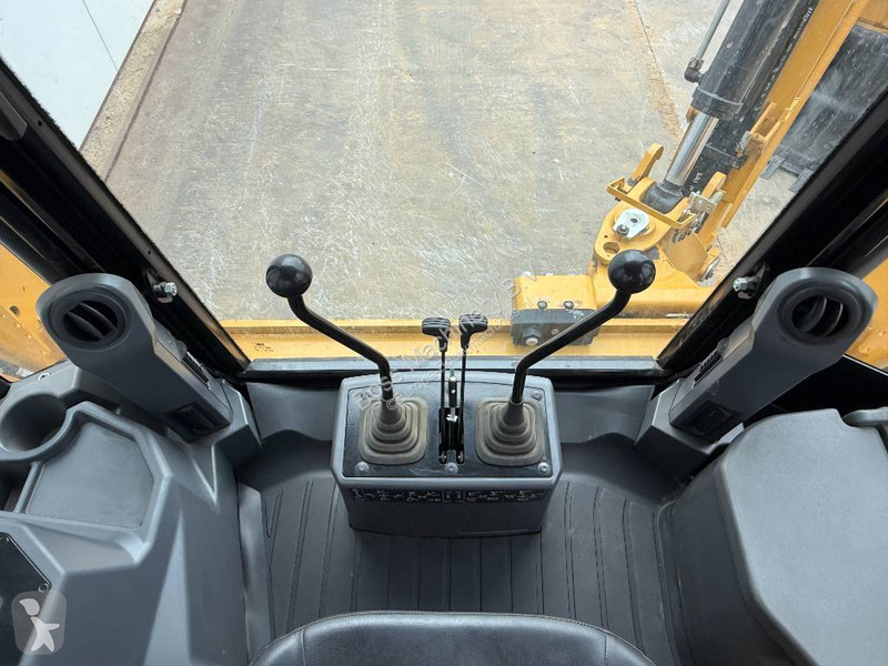 Rýpadlo-nakladač Caterpillar 424 - BRAND NEW /...