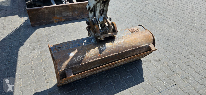 Traktor med grab Takeuchi TB 235