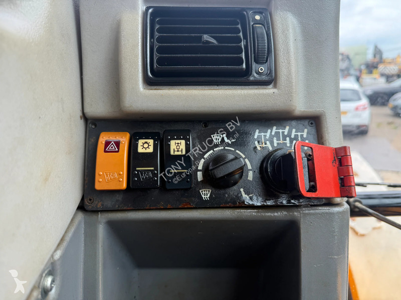 Traktor med grab JCB 4X4X4 Backhoe Loader...