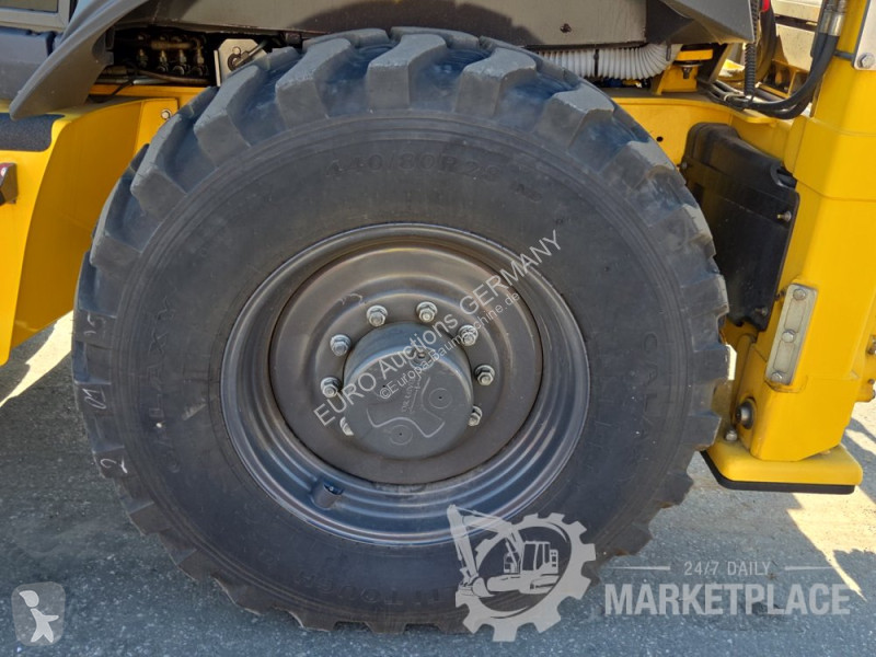 Bagr New Holland C