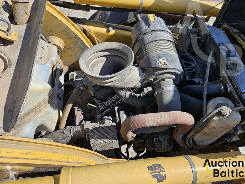 Bagr Komatsu E0