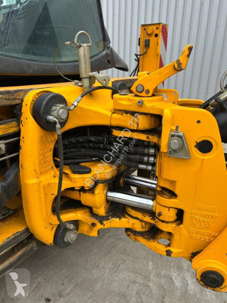 Buldoexcavator JCB