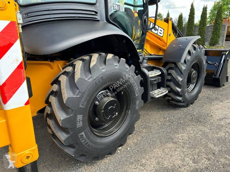 Buldoexcavator JCB