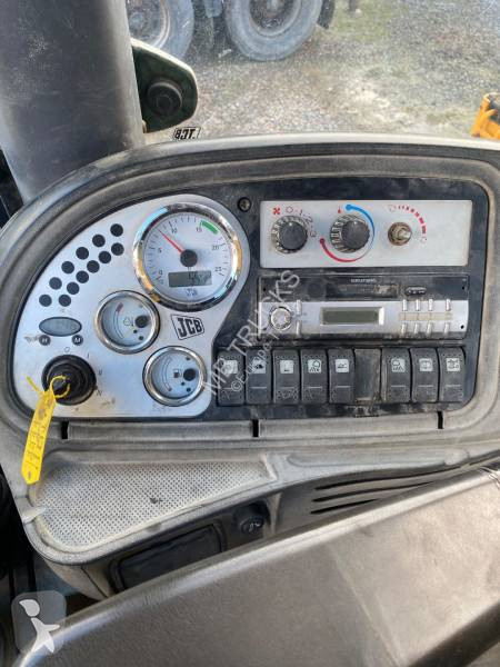 Traktor med grab JCB