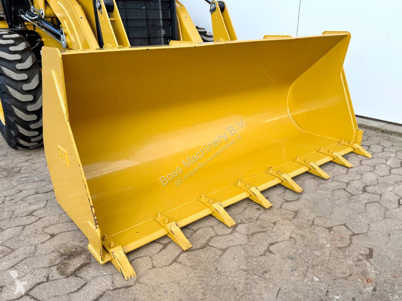 Traktor med grab Caterpillar 424 4WD - Hammer...