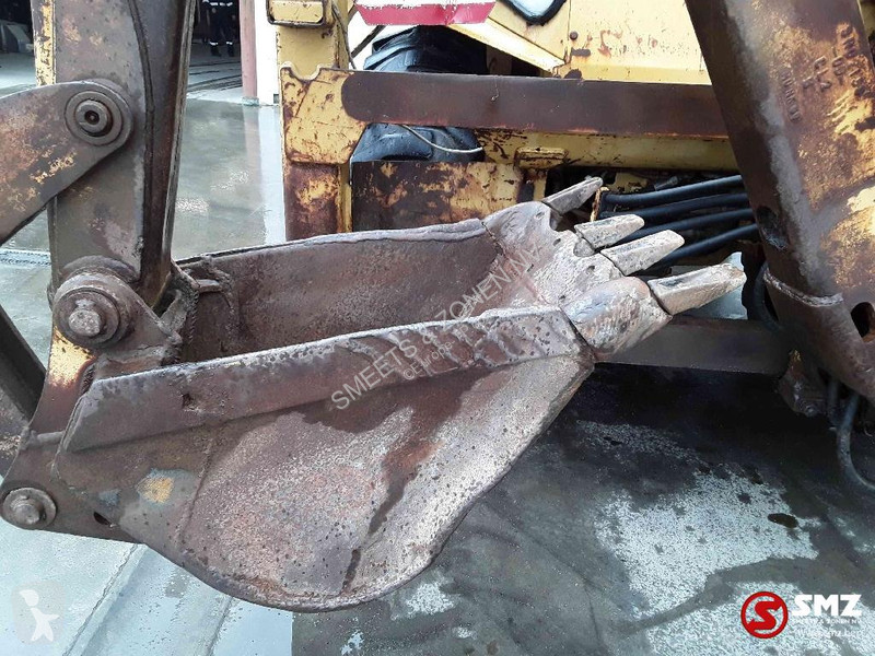 لودر حفار Caterpillar