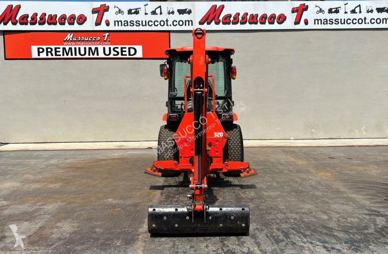 Traktor med grab Kubota B2231