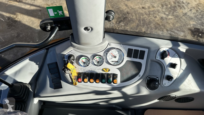 Traktor med grab Venieri 8.23G Articolata
