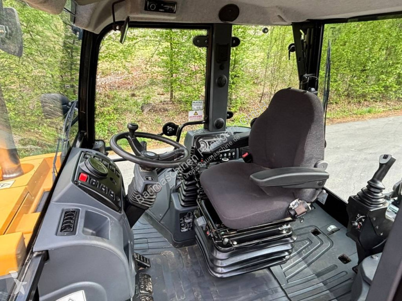 Bagr Mecalac TLB 990 PS