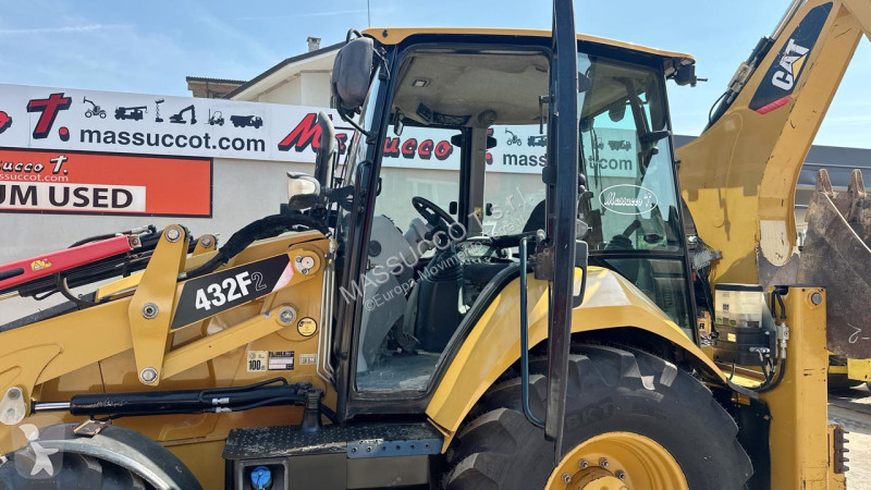 Bagr Caterpillar 2 4x4