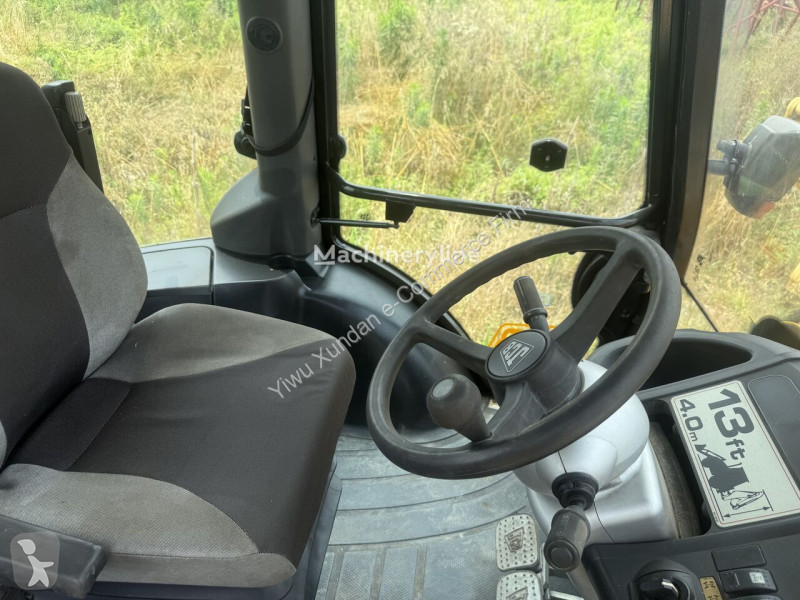 Rýpadlo-nakladač JCB 4CX