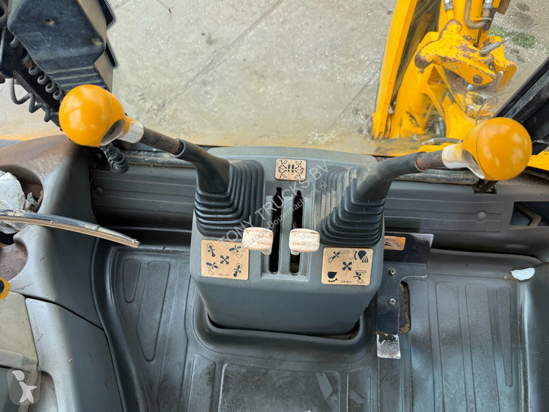 Traktor med grab JCB 4X4X4 Backhoe Loader...