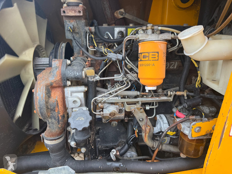 Traktor med grab JCB 4X4X4 Backhoe Loader...