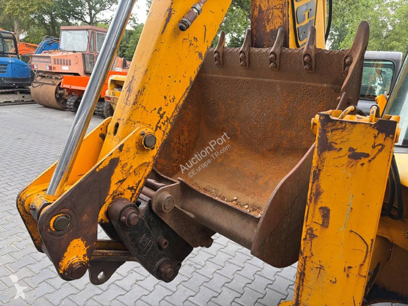 Koparko-ładowarka JCB