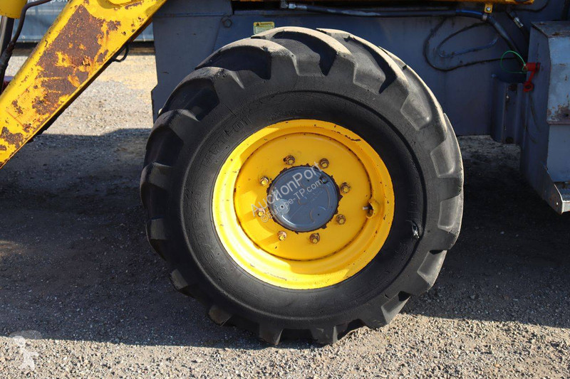 Tractopelle MF Automation 860