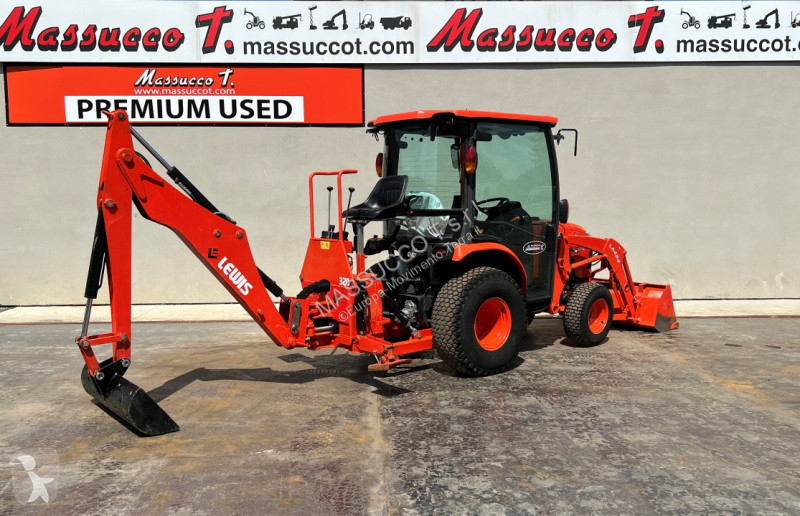 Traktor med grab Kubota B2231