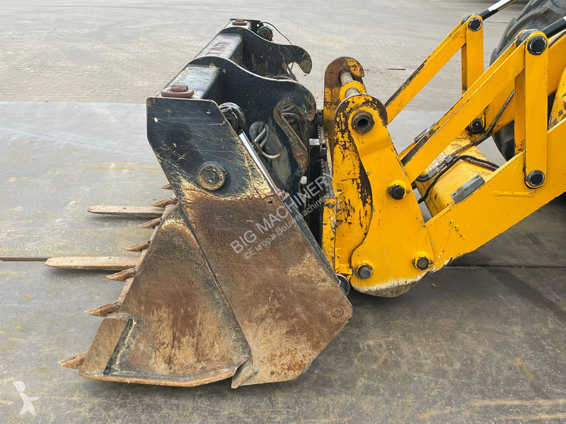 Traktor med grab JCB