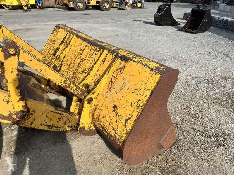 Rýpadlo-nakladač JCB - 4X4