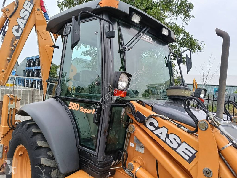 Traktor med grab Case backhoe loader graaf laad...