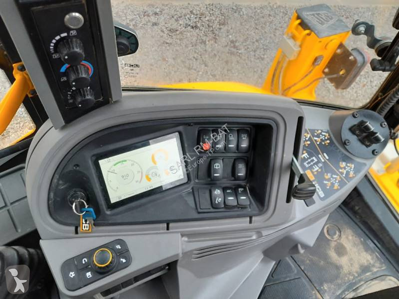 Retroescavadora JCB Plus