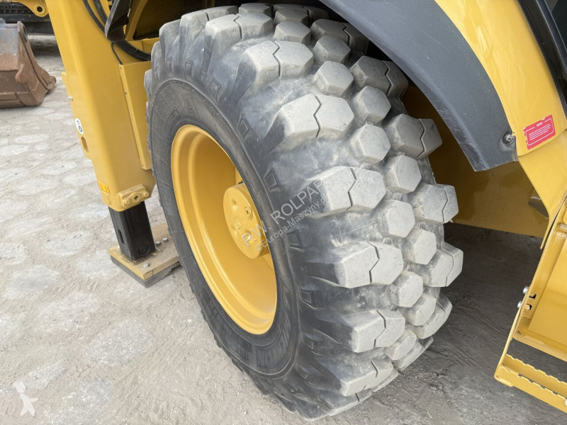 Koparko-ładowarka Caterpillar 444F