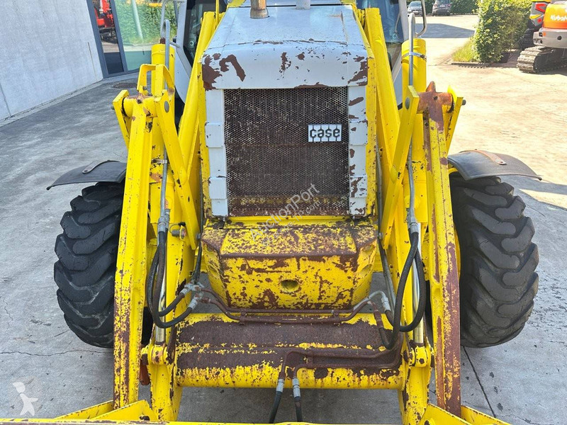 Retroexcavadora Case KT