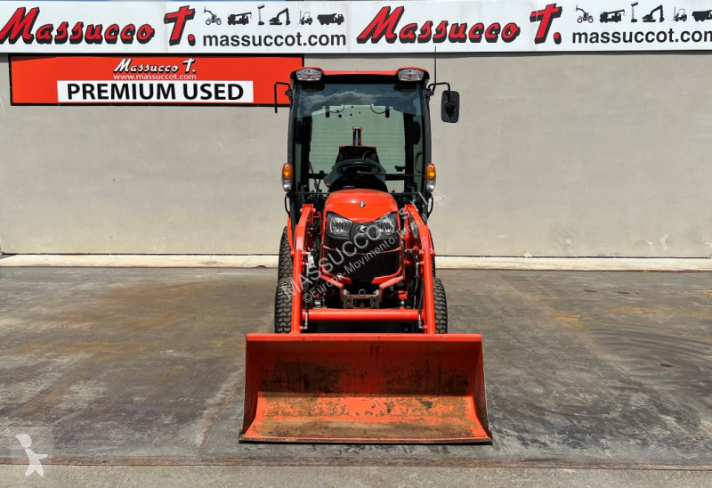 Traktor med grab Kubota B2231