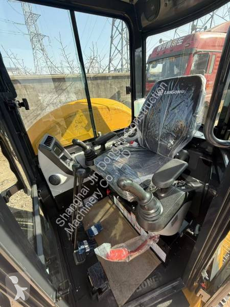 Traktor med grab LiuGong 9035F