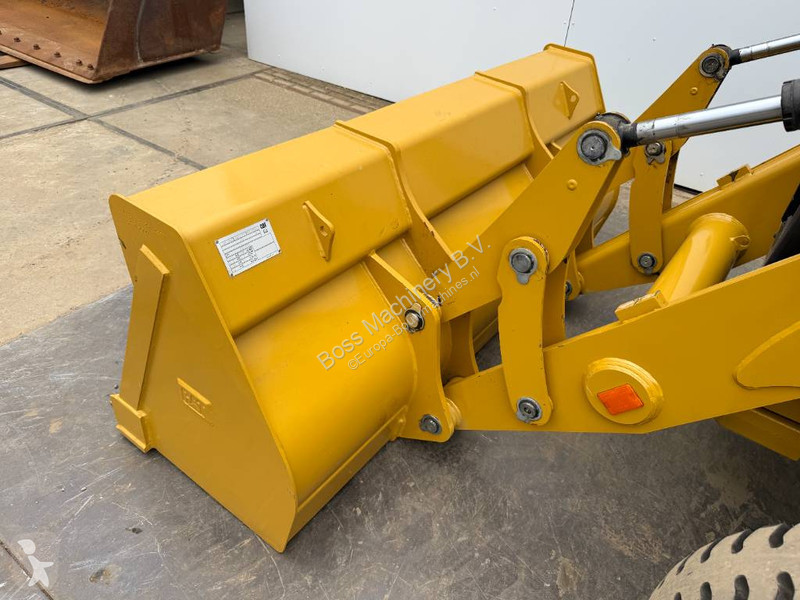 Rýpadlo-nakladač Caterpillar 424 - BRAND NEW /...