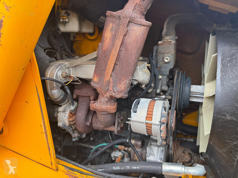 Traktor med grab JCB 4X4X4 Backhoe Loader...