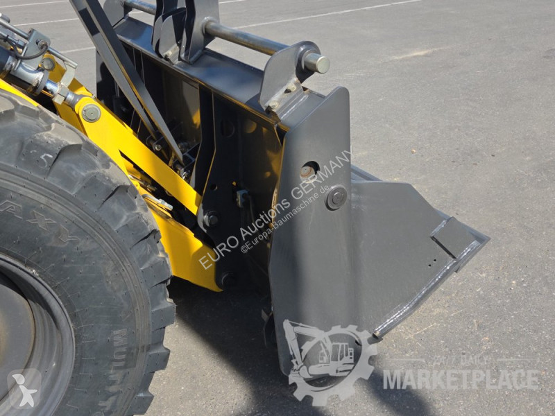 Bagr New Holland C